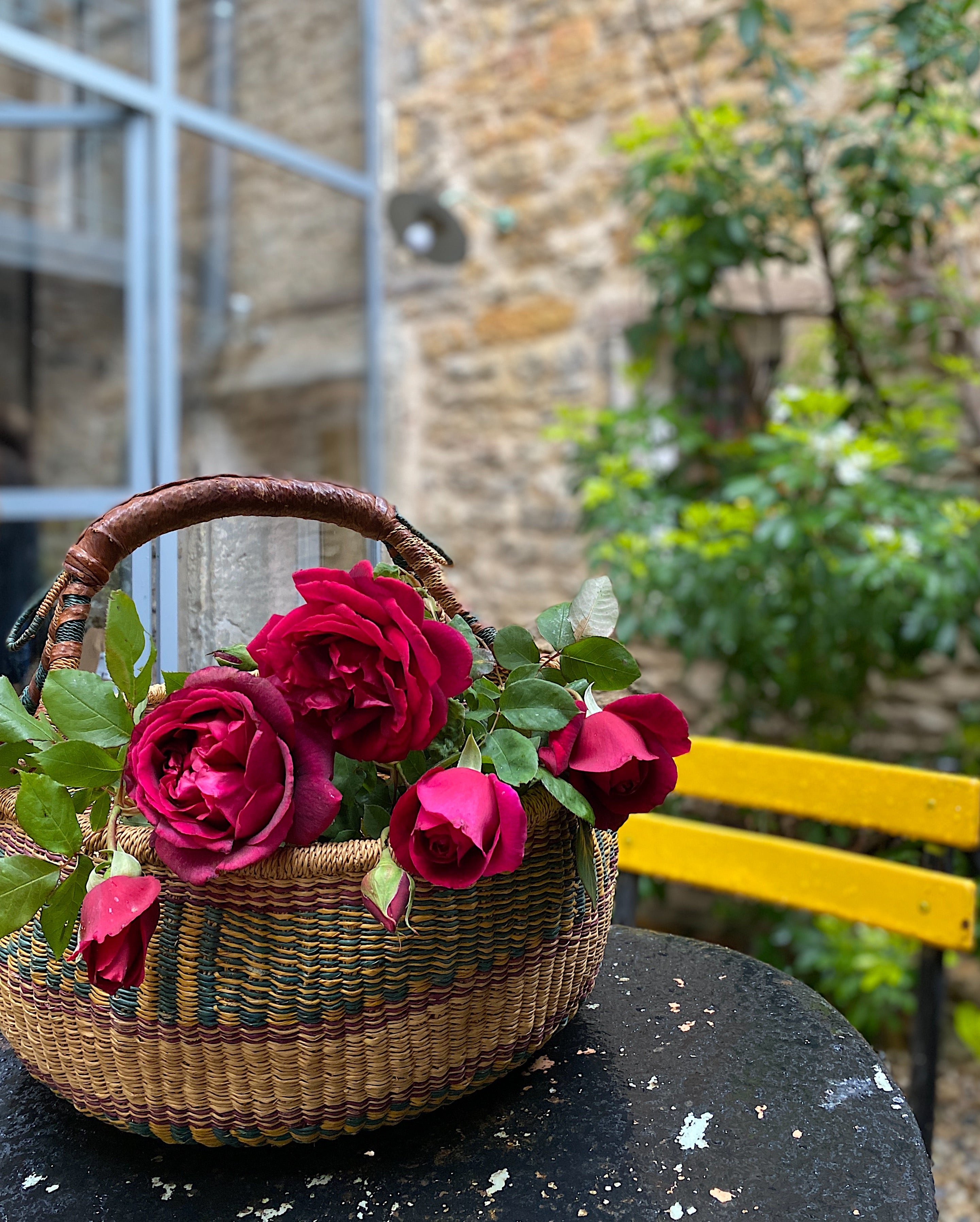 Panier tressé et anse en cuir