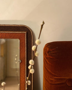 Grand miroir en moquette