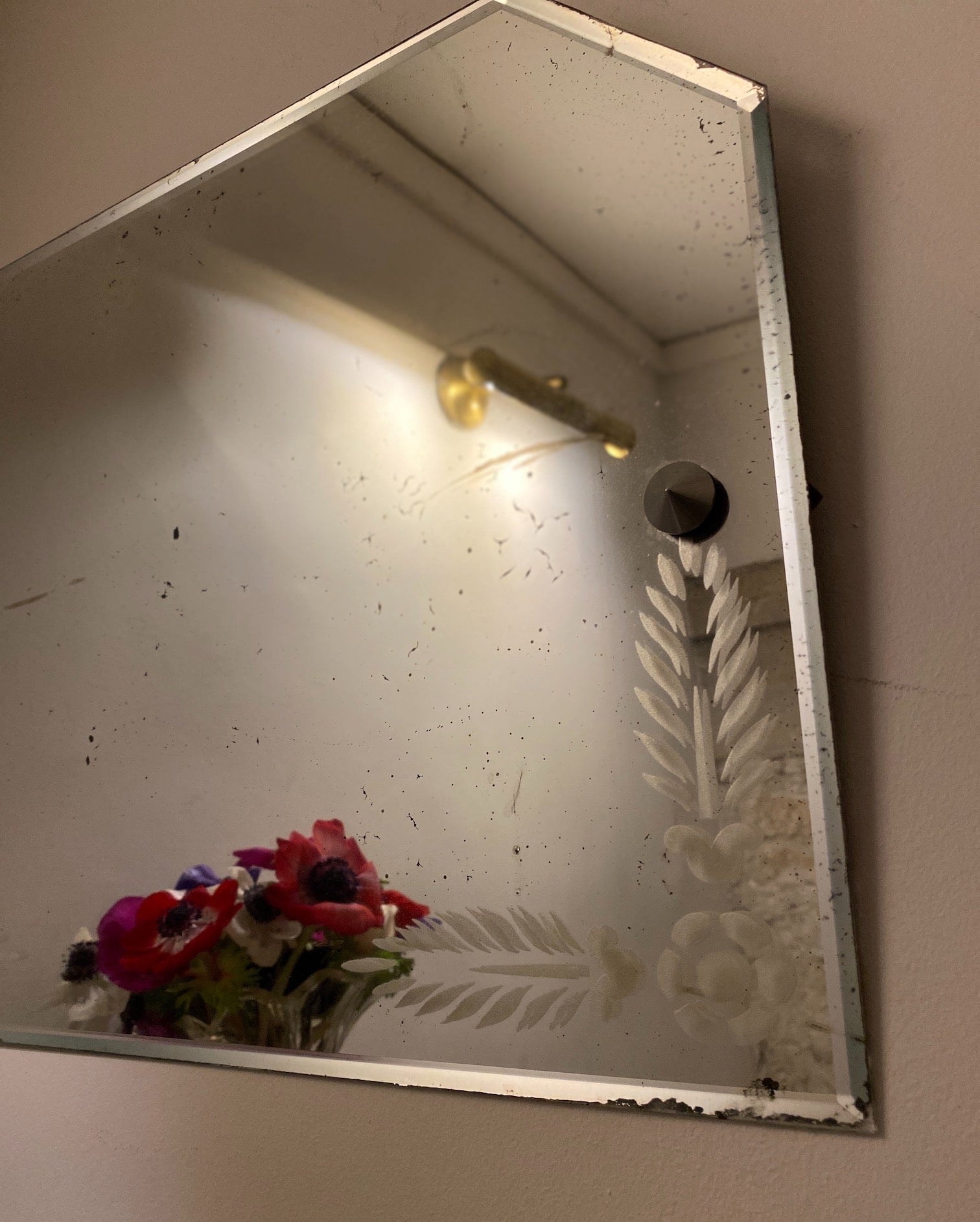 Miroir symétrique fleuri
