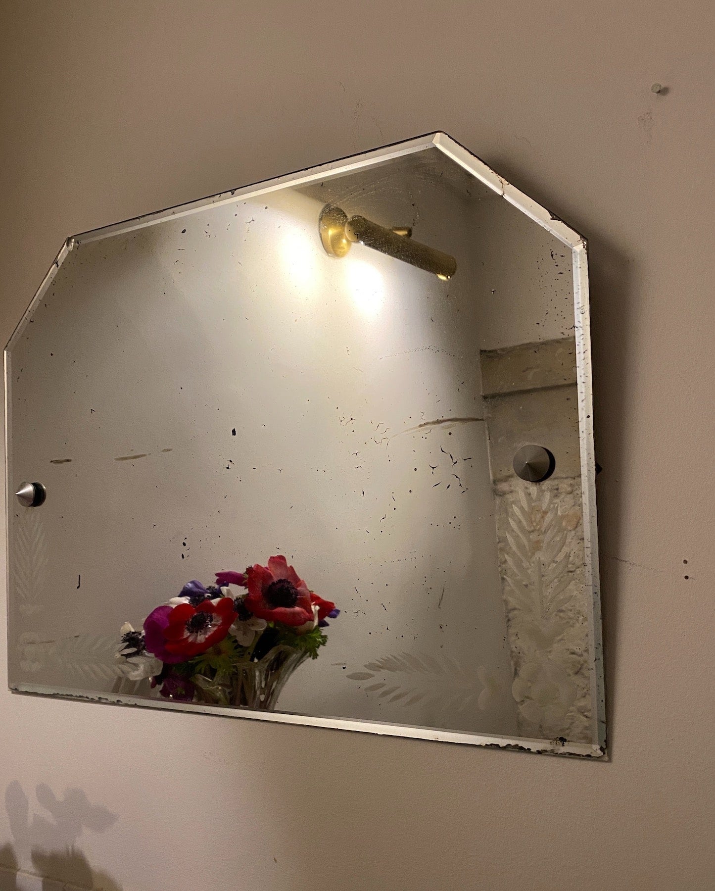 Miroir symétrique fleuri